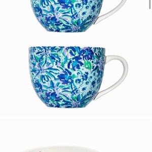 NEW! Lilly Pulitzer Blue White Floral Gold Ceramic Coffee Mugs Tea Cups Set of 2